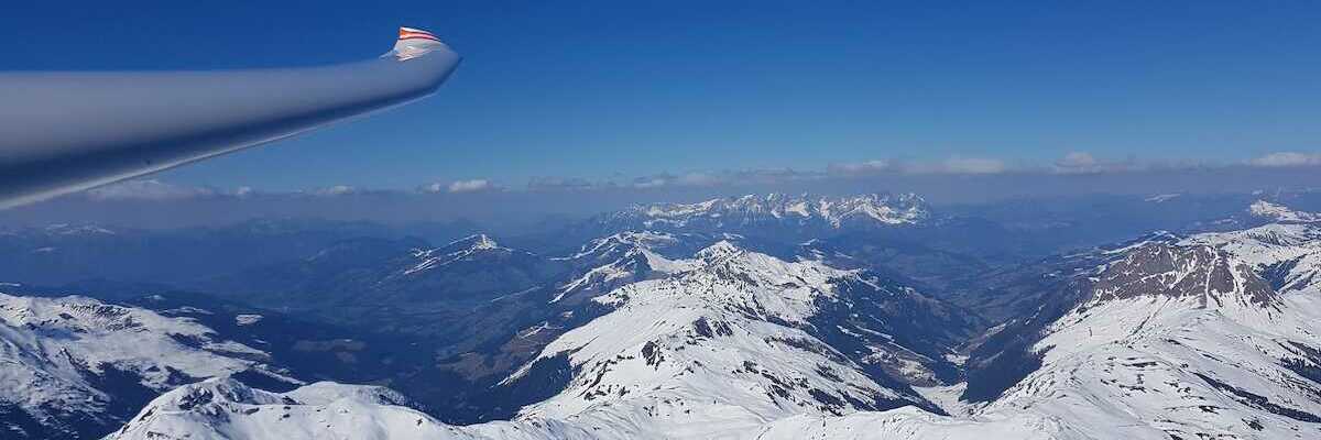 Flugwegposition um 13:32:49: Aufgenommen in der Nähe von Gemeinde Neukirchen am Großvenediger, Österreich in 2884 Meter